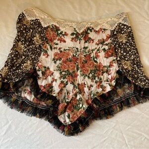 Free People Size 2 Flutter Shorts
